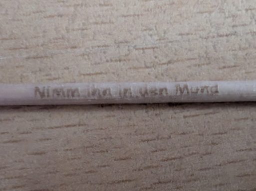 UV-Laser auf Zahnstocher